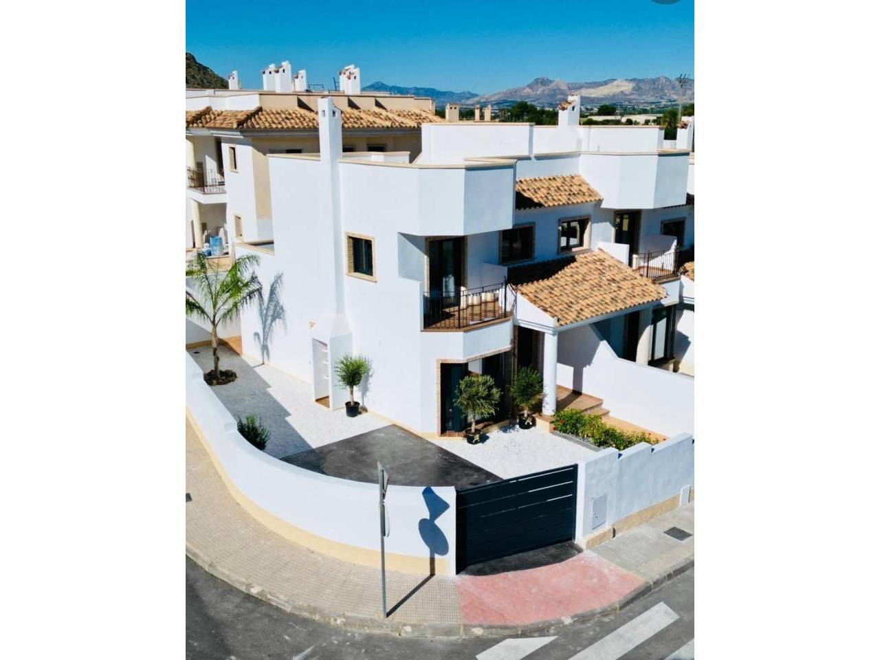 - New Build - Cox - San Fernando